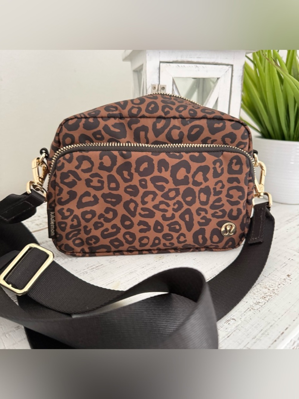 Lululemon everywhere crossbody bag